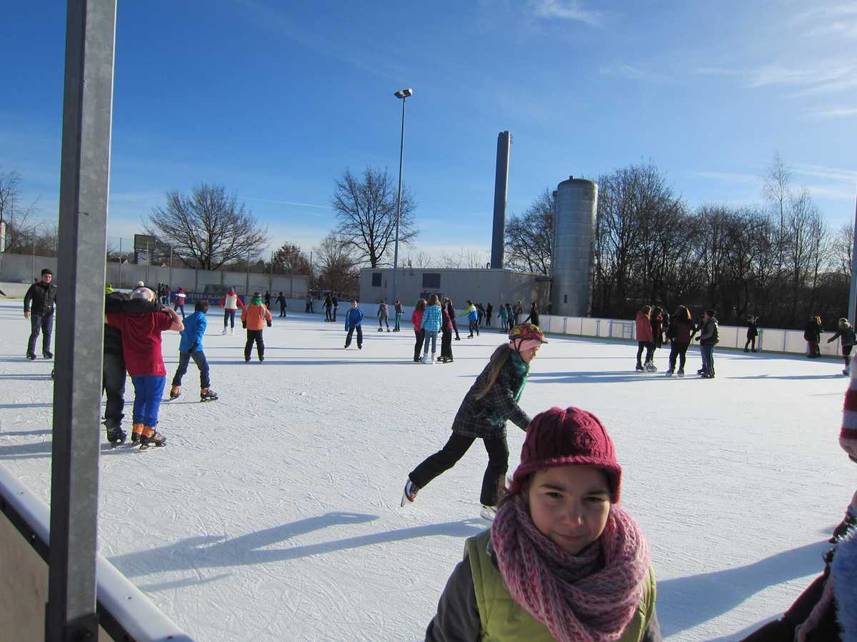 [Eislaufen2013.jpg,100 KB]